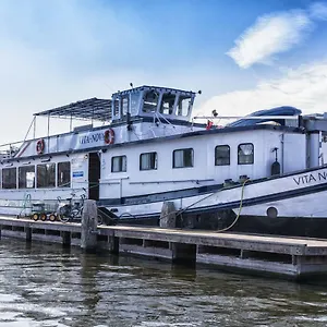 ** Botel Nova Niederlande